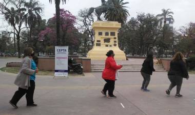 TUCUMÁN: EL CENTRO PROVINCIAL DE TRASTORNOS ALIMENTARIOS BRINDA CHARLAS EN LA PLAZA SAN MARTÍN