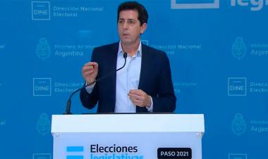 TRAS LOS RESULTADOS DEL DOMINGO, EL MINISTRO DE PEDRO Y OTROS FUNCIONARIOS PUSIERON SU RENUNCIA A DISPOSICIÓN