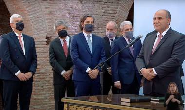 FERNÁNDEZ TOMÓ JURAMENTO A LOS NUEVOS MINISTROS: "LA SOLUCIÓN DEL PROBLEMA ESTÁ EN QUE ESTEMOS MÁS UNIDOS QUE NUNCA"
