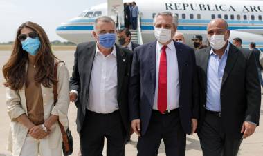 TUCUMÁN: EL PRESIDENTE ALBERTO FERNÁNDEZ LLEGÓ A LA PROVINCIA PARA RECORRER FÁBRICAS Y ENCABEZAR UN ACTO