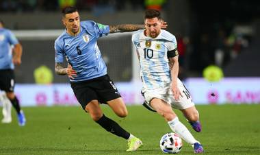 MESSI SIGUE HACIENDO HISTORIA CON SUS GOLES Y LA SELECCIÓN ARGENTINA ESTIRÓ SU INVICTO AL GOLEAR A URUGUAY
