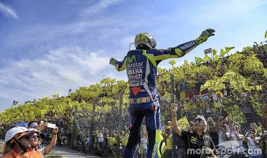 EMOTIVO ADIÓS A LA LEYENDA, VALENTINO ROSSI SE DESPIDIÓ DEL MOTOGP