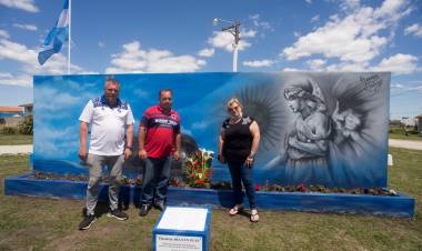 PARTIDO DE MAR CHIQUITA: EMOTIVO HOMENAJE A LAS VÍCTIMAS DEL ARA SAN JUAN EN LA PLAZOLETA DE SANTA ELENA