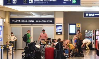 MÁS VACUNACIÓN Y PASE SANITARIO, LA ESTRATEGIA QUE IMPLEMENTARÁ ARGENTINA ANTE LA AMENAZA DE LA VARIANTE ÓMICRON