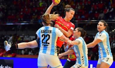 “LA GARRA” DIO PELEA PERO NO PUDO ANTE EL ANFITRIÓN, CAYÓ EN SU DEBUT FRENTE A ESPAÑA EN EL MUNDIAL DE HANDBALL FEMENINO