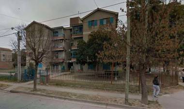 EN SALTA UNA NENA DE 6 AÑOS CAYÓ DESDE UN SEGUNDO PISO CUANDO INTENTABA CRUZAR A OTRO BALCÓN