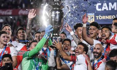 RIVER FUE CONTUNDENTE, GOLEÓ A COLÓN EN SANTIAGO DEL ESTERO Y SE QUEDÓ CON EL TROFEO DE CAMPEONES
