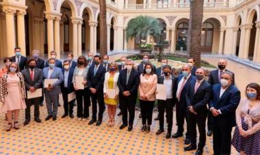 EL PRESIDENTE ALBERTO FERNÁNDEZ FIRMÓ EL CONSENSO FISCAL CON LOS GOBERNADORES