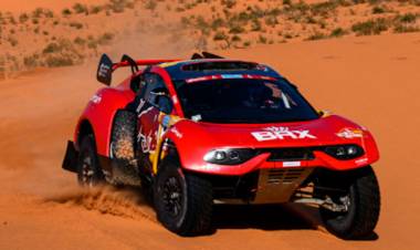 LOEB GANÓ LA ETAPA 7 DEL DAKAR Y ÁLVAREZ FUE EL MEJOR ARGENTINO EN AUTOS, KEVIN BENAVIDES ASCENDIÓ AL 3º LUGAR DE LA GENERAL EN MOTOS