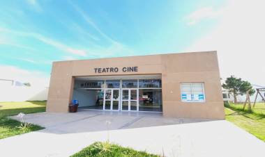 ESTE VERANO DISFRUTÁ DE LAS FUNCIONES Y ESPECTÁCULOS EN EL CINE TEATRO LEONARDO FAVIO  DE SANTA CLARA DEL MAR