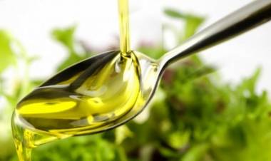 EL CONSUMO DE ACEITE DE OLIVA REDUCE EL RIESGO DE MORTALIDAD