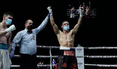 BOXEO: MARAVILLA MARTÍNEZ SUMÓ UNA NUEVA VICTORIA, A LOS 46 AÑOS, VENCIÓ AL INGLÉS MACAULAY McGOWAN