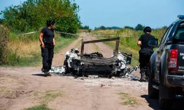 HORROR EN ROSARIO POR TRIPLE CRIMEN: ASESINAN A UN HOMBRE, A SU BEBA Y HALLAN UN CUERPO QUEMADO