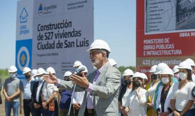 EL GOBERNADOR DE SAN LUIS DIO INICIO A LA CONSTRUCCIÓN DE 527 VIVIENDAS EN LA CIUDAD CAPITAL Y A LA OBRA DE EXTENSIÓN DE LA AVENIDA LAFINUR