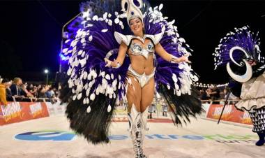 EN LA QUINTA NOCHE DEL “CARNAVAL DEL PAÍS” SE CONTÓ CON LA PRESENCIA DE CASI 20 MIL PERSONAS