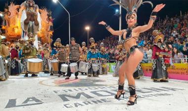 UN GRAN CIERRE DEL CARNAVAL DE GUALEGUAYCHÚ DONDE “PAPELITOS” FUE LA GANADORA