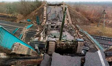 FRACASÓ LA EVACUACIÓN DE CIVILES Y PUTIN LLAMÓ A LAS SANCIONES, PERO RUSIA Y UCRANIA RETOMARÍAN NEGOCIACIONES