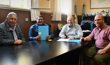 EL MUNICIPIO DE MAR CHIQUITA Y VIALIDAD NACIONAL FIRMARON CONVENIOS ESPECÍFICOS POR LA OBRA DE PAVIMENTACIÓN EN SANTA CLARA DEL MAR Y CAMET NORTE