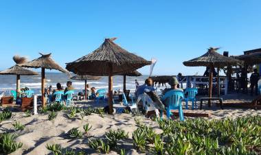 MAR CHIQUITA NO SE DETIENE: CONTINÚA LA EXITOSA TEMPORADA CON UN 70 POR CIENTO DE OCUPACIÓN EN MARZO 