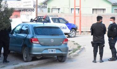 SANTA CRUZ: EN LA CIUDAD DE CALETA OLIVIA UNA NIÑA MURIÓ ATROPELLADA POR EL AUTO DE SU MAMÁ CUANDO LA BAJABA DEL VEHÍCULO