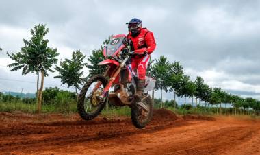 MARTÍN DUPLESSIS DEBUTÓ CON TRIUNFO EN EL CAMPEONATO BRASILEÑO DE RALLY CROSS COUNTRY Y COMO PILOTO OFICIAL DE HONDA RACING BRASIL