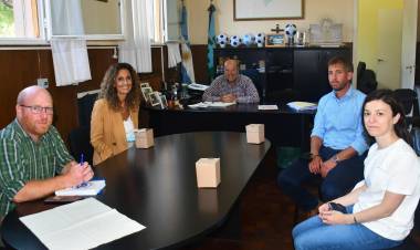 AUDITORES DEL HONORABLE TRIBUNAL DE CUENTAS DEL PARTIDO DE MAR CHIQUITA MANTUVIERON UN POSITIVO ENCUENTRO CON EL INTENDENTE JORGE PAREDI