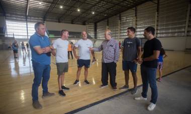 PARTIDO DE MAR CHIQUITA: EL INTENDENTE JORGE PAREDI RECORRIÓ LAS INSTALACIONES DEL POLIDEPORTIVO DE SANTA CLARA DEL MAR