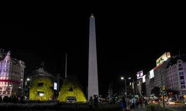 LAS PRINCIPALES CIUDADES DEL PAÍS ESTUVIERON A MEDIA LUZ SUMÁNDOSE A "LA HORA DEL PLANETA"