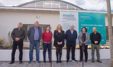 MAR CHIQUITA NO SE DETIENE: JORGE PAREDI JUNTO A LA SUBSECRETARIA DE EDUCACIÓN DE LA PROVINCIA DE BUENOS AIRES INAUGURARON AULAS EN LA ESCUELA SECUNDARIA N°1