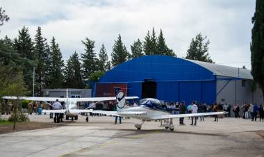 SAN LUIS: EL GOBERNADOR INAUGURÓ LA NUEVA ESCUELA DE PILOTOS EN LA CIUDAD DE SAN LUIS