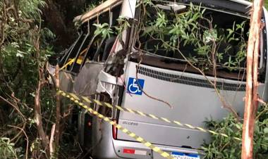 TRAGEDIA VIAL: SIETE FALLECIDOS TRAS CAER UN ÓMNIBUS POR UN PRECIPICIO EN EL SUR DE BRASIL