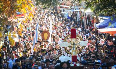 SAN LUIS: UNA MULTITUD DE FIELES PARTICIPÓ DE LA MISA CENTRAL Y LA TRADICIONAL PROCESIÓN EN HONOR AL CRISTO DE LA QUEBRADA