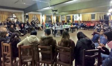 MAR CHIQUITA NO SE DETIENE: JORGE PAREDI SE REUNIÓ CON MÁS DE 70 JÓVENES