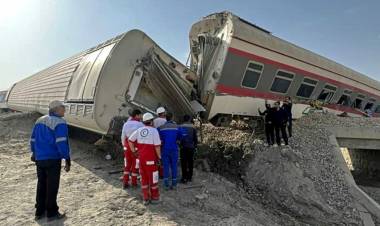 AL MENOS 17 MUERTOS Y DECENAS DE HERIDOS AL DESCARRILAR UN TREN EN IRÁN, LLEVABA 348 PASAJEROS