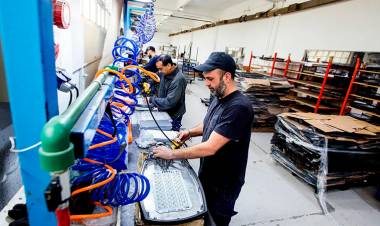 SEGÚN CIFRAS OFICIALES LOS SALARIOS CRECIERON 20,6% EN EL PRIMER CUATRIMESTRE Y PERDIERON ANTE LA INFLACIÓN