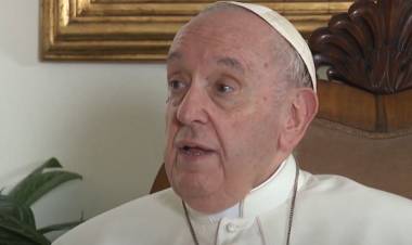 EL PAPA FRANCISCO NEGÓ RUMORES DE RENUNCIA: “NUNCA ESTUVO EN MI CABEZA”