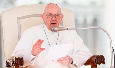EL PAPA PIDIÓ QUE SE "RETOMEN LAS NEGOCIACIONES" PARA LA PAZ EN UCRANIA, "REZO POR TODOS"