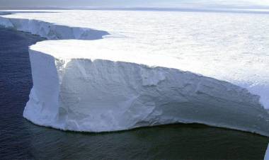EL COLAPSO DE UN GLACIAR UBICADO EN EL OESTE DE LA ANTÁRTIDA, AMENAZA CON ELEVAR HASTA TRES METROS EL NIVEL DEL MAR