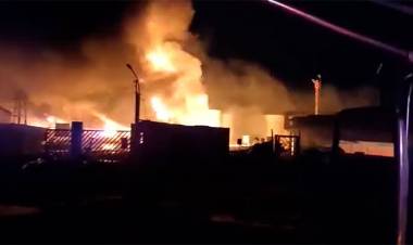 ESTA MADRUGADA EXPLOTÓ UNA REFINERÍA EN EL SUR DEL PAÍS Y HAY AL MENOS TRES MUERTOS
