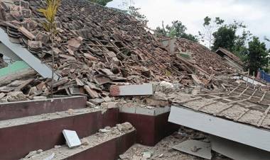 SUBE A 46 LA CIFRA DE MUERTOS Y 700 HERIDOS POR TERREMOTO EN ISLA DE INDONESIA