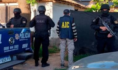 SANTA FE: DETIENEN A POLICÍAS QUE TRASLADABAN DROGA Y ADVERTÍAN DE OPERATIVOS