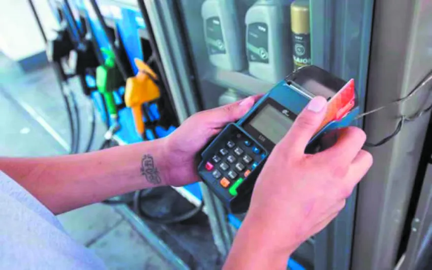 LAS ESTACIONES DE SERVICIO DE TODO EL PAÍS AMENAZAN CON DEJAR DE ACEPTAR LOS PAGOS CON TARJETA