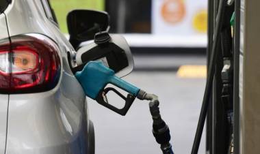 TRAS ACUERDO CON EL GOBIERNO, POSTERGAN AUMENTOS EN COMBUSTIBLES PARA LA SEGUNDA QUINCENA DE ENERO