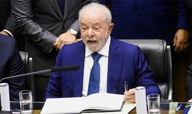 FIN A MEDIDAS IMPULSADAS POR BOLSONARO: LULA FIRMÓ UNA DECENA DE DECRETOS TRAS ASUMIR COMO PRESIDENTE DE BRASIL