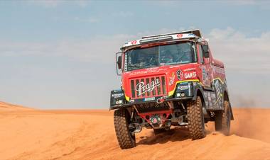 ESTREMECEDOR VIDEO: AFICIONADO DEL DAKAR FUE ATROPELLADO POR UN CAMIÓN Y MURIÓ
