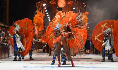 CON CINCO COMPARSAS, PRESENTES EL CORSÓDROMO VOLVIÓ A SER UNA FIESTA CON LA TERCERA NOCHE DEL CARNAVAL DEL PAÍS