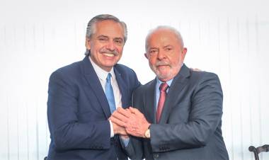 LULA LLEGA ESTA NOCHE DE DOMINGO AL PAÍS Y EL LUNES SE REÚNE CON ALBERTO FERNÁNDEZ