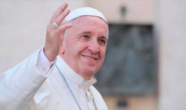 POR SU DÉCIMO ANIVERSARIO COMO PAPA, FRANCISCO PIDIÓ QUE EL MUNDO LE REGALE "PAZ"