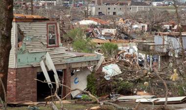 TRAS EL ÚLTIMO REPORTE, ASCIENDEN A 26 LOS MUERTOS POR LAS TORMENTAS Y TORNADOS EN ESTADOS UNIDOS