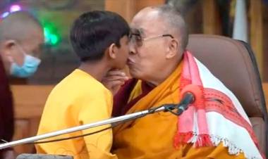 VIDEO: ESCÁNDALO MUNDIAL, EL DALAI LAMA SE DISCULPÓ POR BESAR EN LA BOCA A UN NIÑO